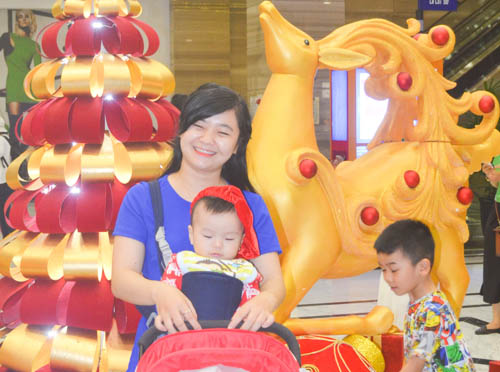 Người Sài Gòn đưa con đi chơi Noel sớm - 10