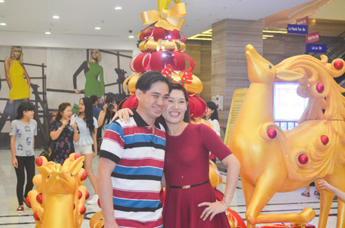 Người Sài Gòn đưa con đi chơi Noel sớm - 15