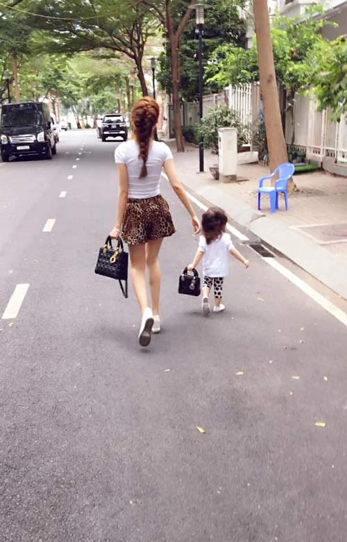 Mẹ Ngọc Quyên sang Mỹ chăm con gái sắp sinh - 6