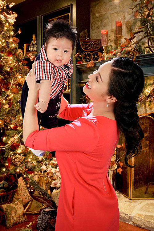 Con trai Nhật Kim Anh quot;siêuquot; đáng yêu dịp Noel - 2