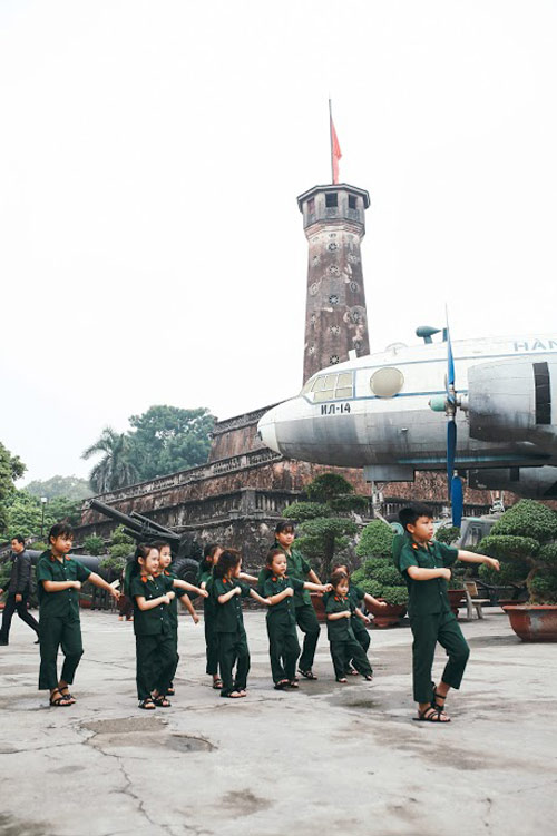 Dàn mẫu nhí Hà thành gây xúc động trong màu xanh áo lính - 7