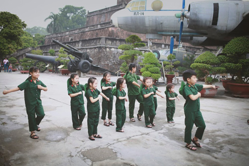 Dàn mẫu nhí Hà thành gây xúc động trong màu xanh áo lính - 8