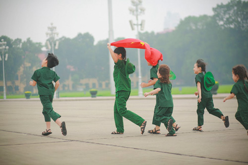 Dàn mẫu nhí Hà thành gây xúc động trong màu xanh áo lính - 10