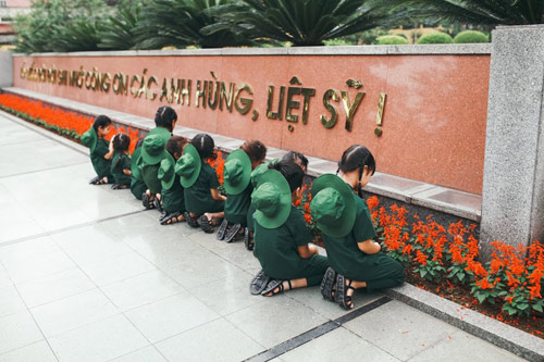 Dàn mẫu nhí Hà thành gây xúc động trong màu xanh áo lính - 12