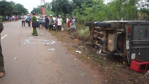 4 nữ sinh thương vong khi đang trên đường đến trường - 1