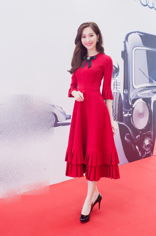 HH Thu Thảo liên tục chạy show vẫn đẹp rạng ngời - 1