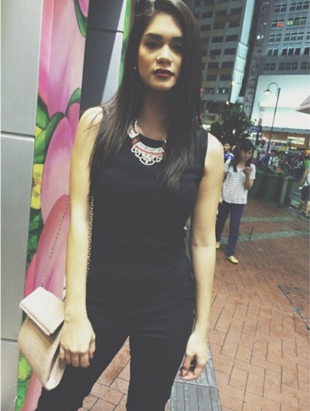 Váy áo thường ngày đẹp miễn chê của tân Hoa hậu Hoàn vũ - 14