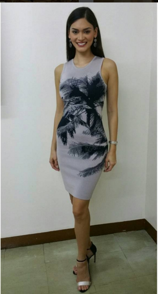 Váy áo thường ngày đẹp miễn chê của tân Hoa hậu Hoàn vũ - 16