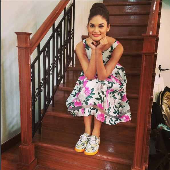 Váy áo thường ngày đẹp miễn chê của tân Hoa hậu Hoàn vũ - 7