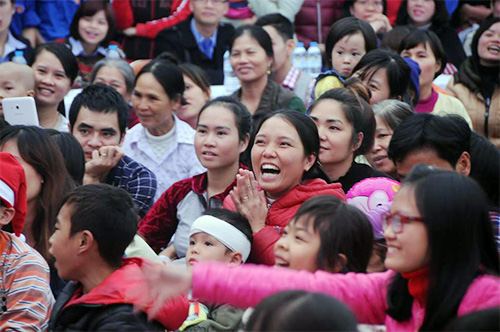 Ấm áp cảnh trẻ nhận quà bên giường bệnh mùa Noel - 14