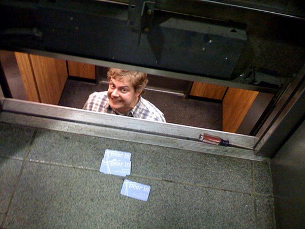 Những bất ngờ bạn cần phải biết để không tử vong khi đi thang máy - 1