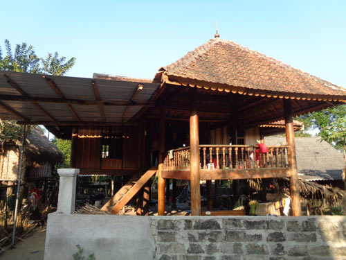 Tiếng khóc xót xa của người thân vụ bé trai bị bạn bắn - 1