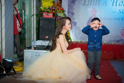 Á hậu Thụy Vân hạnh phúc khoe con trai tại sự kiện - 12