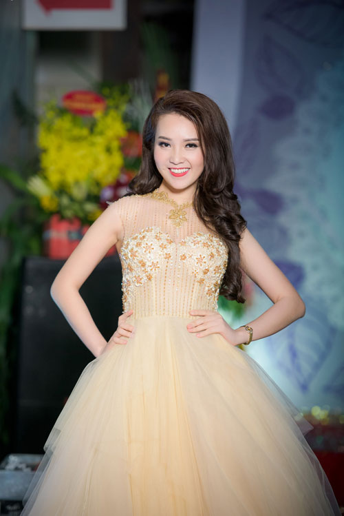 Á hậu Thụy Vân hạnh phúc khoe con trai tại sự kiện - 5