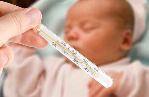 Những lưu ý đặc biệt khi chăm sóc trẻ bị sốt - 1