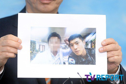 Bố mẹ Kim Hyun Joong thay con trai xin lỗi cháu nội - 1