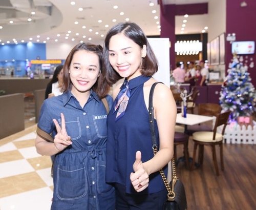 Hứa Vĩ Văn, Miu Lê giản dị đến rạp xem phim cùng fan - 9