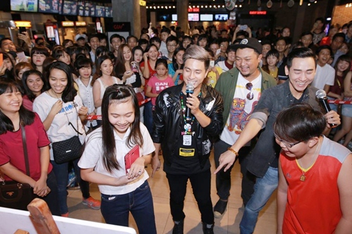 Hứa Vĩ Văn, Miu Lê giản dị đến rạp xem phim cùng fan - 15