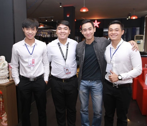 Hứa Vĩ Văn, Miu Lê giản dị đến rạp xem phim cùng fan - 18