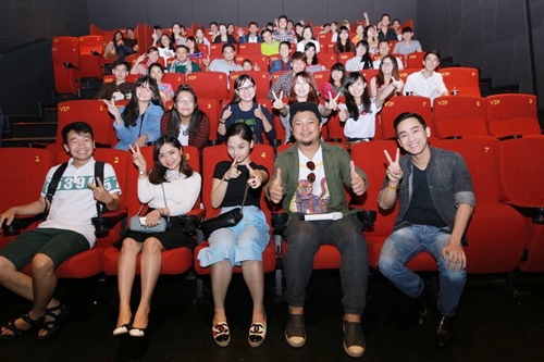 Hứa Vĩ Văn, Miu Lê giản dị đến rạp xem phim cùng fan - 19