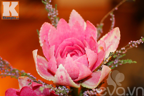 Tỉa hoa từ củ cải đỏ siêu đẹp trang trí bàn ăn - 11