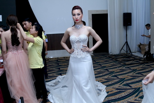 Quỳnh Thư căng tràn gợi cảm sau thời gian dài vắng bóng - 19