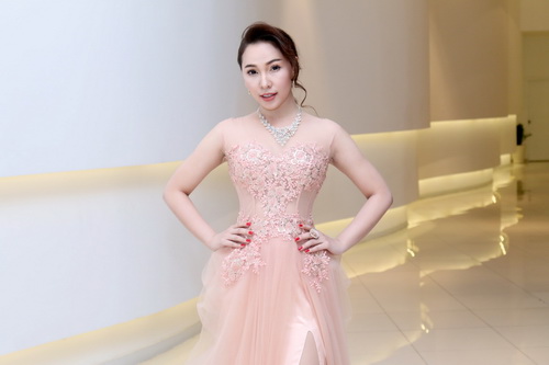 Quỳnh Thư căng tràn gợi cảm sau thời gian dài vắng bóng - 2