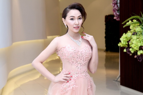 Quỳnh Thư căng tràn gợi cảm sau thời gian dài vắng bóng - 3