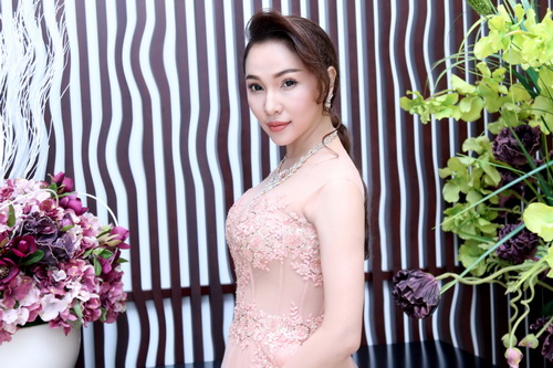 Quỳnh Thư căng tràn gợi cảm sau thời gian dài vắng bóng - 6