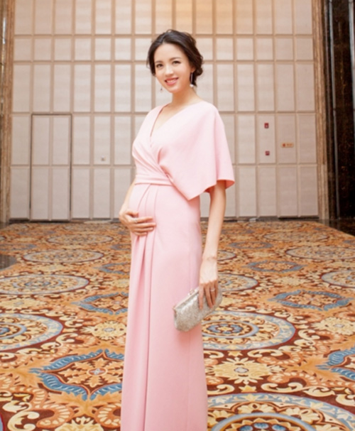 HH Trương Tử Lâm khoe bụng bầu ngày một lớn - 1