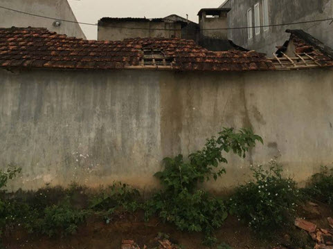 Con trai chém mẹ già tật nguyền rồi phóng hỏa đốt nhà - 1