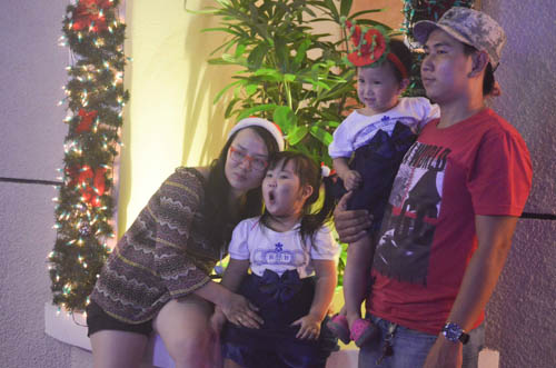 Hàng ngàn người đến phố đi bộ Nguyễn Huệ đón Noel - 13