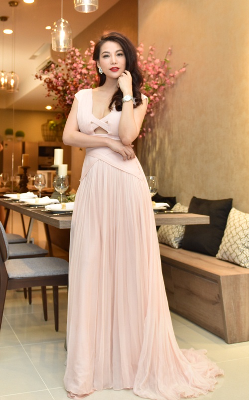 Trương Ngọc Ánh, Phương Trinh gợi cảm đối lập Thu Thảo kín đáo - 9