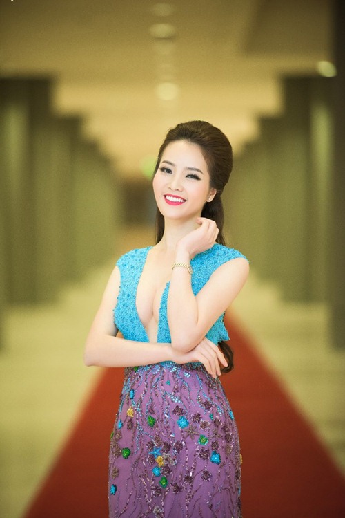 Thụy Vân quá đỗi gợi cảm giữa trời đông Hà Nội - 3