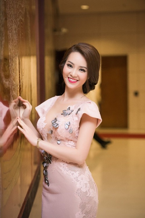 Thụy Vân quá đỗi gợi cảm giữa trời đông Hà Nội - 5