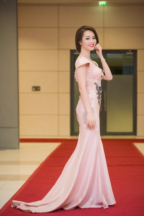Thụy Vân quá đỗi gợi cảm giữa trời đông Hà Nội - 7