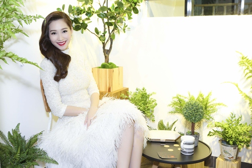 Nhan sắc tỏa sáng theo từng ngày của HH Thu Thảo - 6