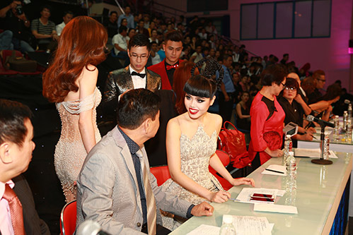 Jessica Minh Anh, Trương Thị May ấn tượng trên thảm đỏ - 13