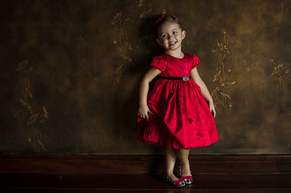 Con gái diva Hồng Nhung mặc váy đỏ cực xinh - 4