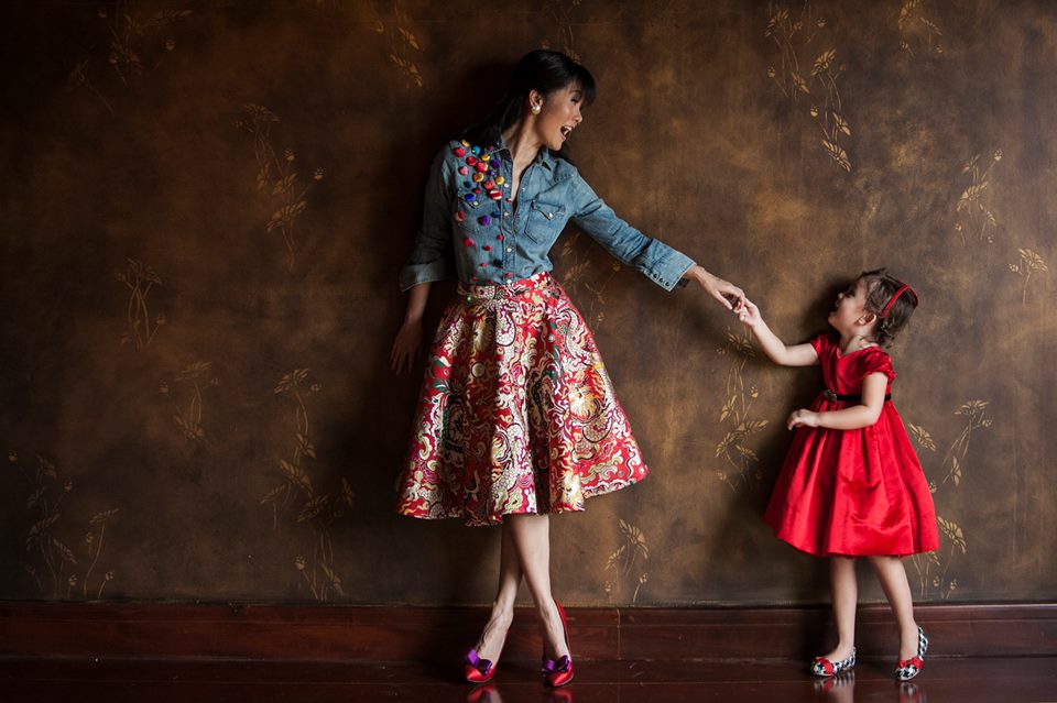 Con gái diva Hồng Nhung mặc váy đỏ cực xinh - 7