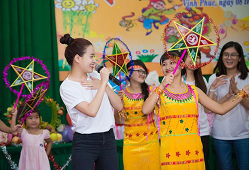 Thời trang tóc đáng học hỏi của Hoàng Thuỳ Linh (P3) - 13