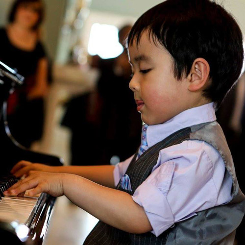 Thần đồng piano 4 tuổi gốc Việt gây sốt trên đất Mỹ - 1