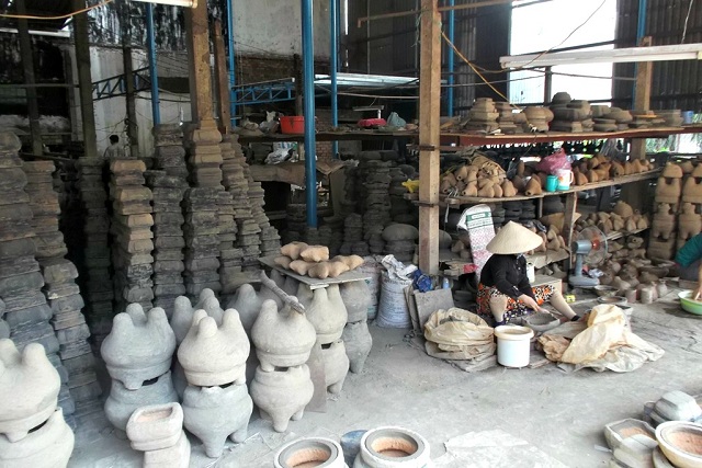 Làng nghề đúc lư đồng đỏ lửa đón Tết về - 1