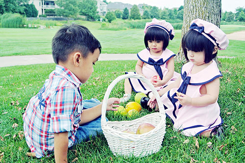 quot;Tan chảyquot; với 3 nhóc tì đẹp như búp bê nhà MC Huyền Ny - 1