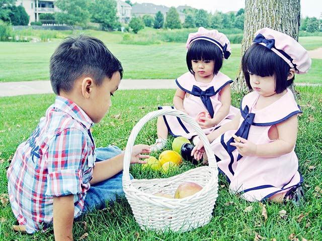 Tan chảy với 3 nhóc tì đẹp như búp bê nhà MC Huyền Ny