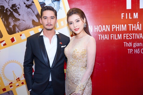 Cao Thái Hà diện váy xuyên thấu nổi bật trên thảm đỏ LHP - 3