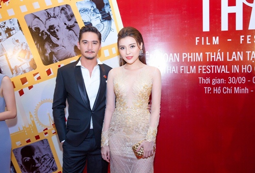Cao Thái Hà diện váy xuyên thấu nổi bật trên thảm đỏ LHP - 4