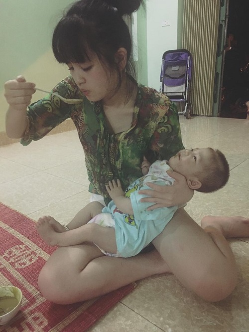 Cảnh sống đổi thay sau 3 tháng làm mẹ của #039;tiểu thư 9x#039; nhận nuôi bé gái Lào Cai 3,5kg - 7