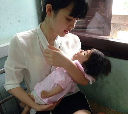 Cảnh sống đổi thay sau 3 tháng làm mẹ của #039;tiểu thư 9x#039; nhận nuôi bé gái Lào Cai 3,5kg - 6