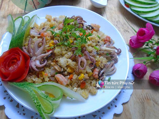 Cơm rang hải sản ngon miệng cho bữa sáng